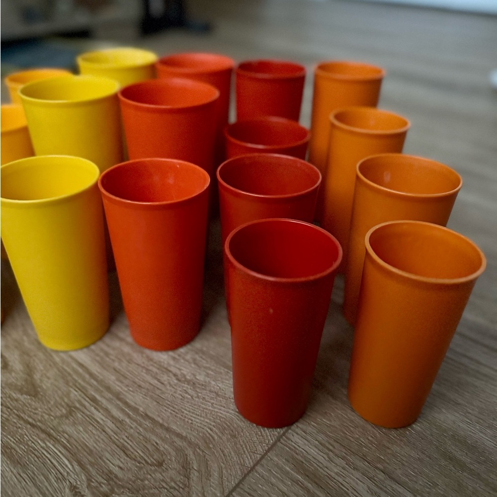 21 Tupperware Retro Cups